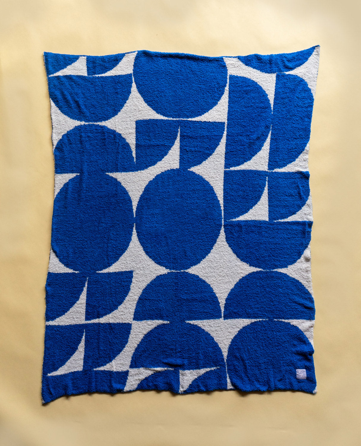 Surf Shacks Plush Throw Blanket (Blue / White)