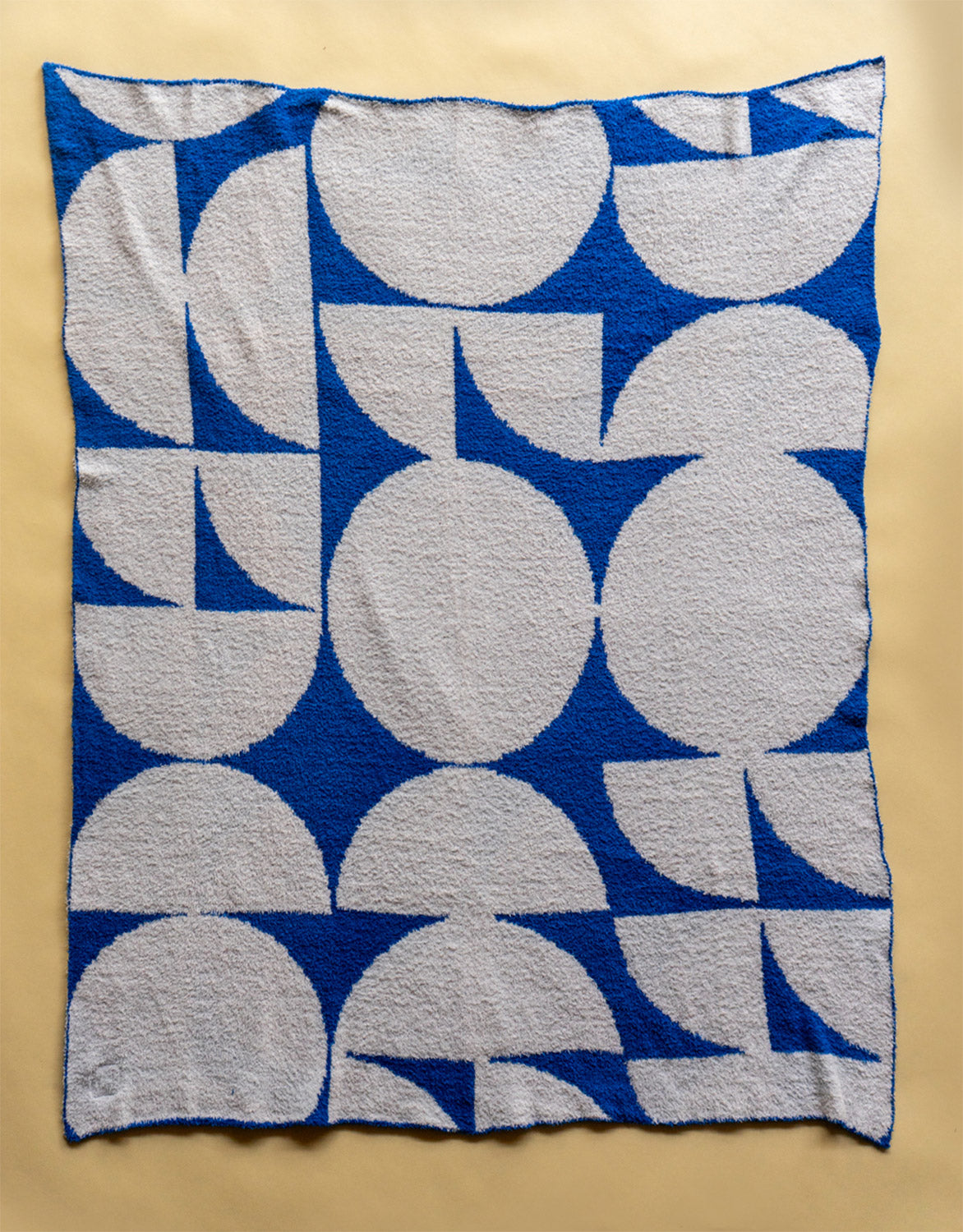 Surf Shacks Plush Throw Blanket (Blue / White)